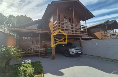 Casa chalé 2 dormitorios, 1 banheiro, 2 vaga garagem e 170m2.