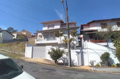 Casa a venda no parque vivaldi leite ribeiro, com três dormitórios com armários, sendo uma suíte, á