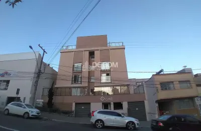 Apartamento parcialmente mobiliado e com quintal no centro de poços, rua assis figueiredo, com uma