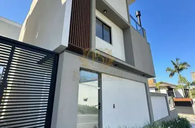 Excelente casa a venda no bairro ariribá em balneário camboriú