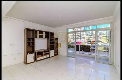Excelente oportunidade! apartamento de 133 m², semi mobiliado, com 3 quartos e garagem privativa não rotativa, em balneário camboriú - sc.