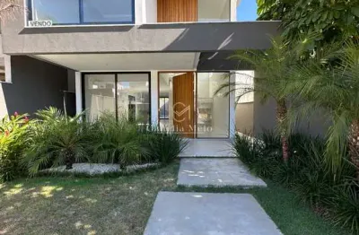 Casa nova contemporânea na barra da tijuca c/ lazer nos fundos