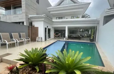 Excelente Oportunidade! Casa Ampla com Piscina e Área Gourmet