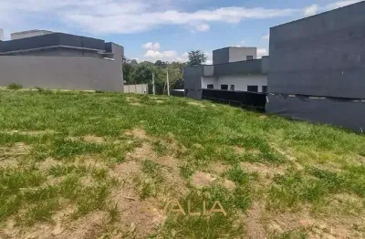 Lote diferenciado com saída para duas ruas no condomínio jd. laguna