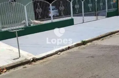 Casa térrea com suíte, ampla varanda e 4 vagas – rua tranquila e bem localizada