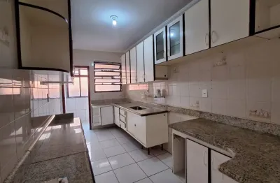 Espaçoso apartamento com 2 dormitórios e 1 suíte em excelente localização!