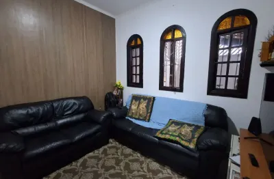 Linda casa na guilhermina espaçosa, cozinha americana e com área gourmet