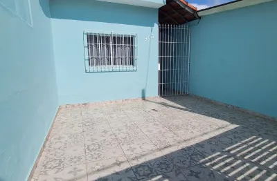 Casa em ótimo estado, espaçosa e bem arejada no bairro da guilhermina