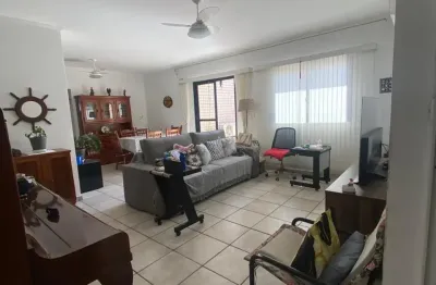 Espaçosa cobertura  semi mobiliada no bairro da aviação  a 200 metros do mar