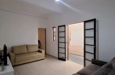 Casa com 2 dormitórios na guilhermina. excelente localização!