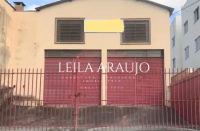 Ótima localização, próximo á padarias, mercados, pontos de ônibus, etc.