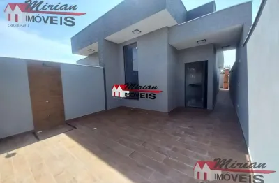 Linda Casa (nova) 02 Dormitórios, Sala 2 ambientes, Cozinha, Piscina, Churrasqueira, 02 Vagas