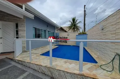 Impecável residência à venda em peruíbe-sp, bairro balneário três marias: 3 quartos, 1 suíte, 2 salas, 3 banheiros, 2 vagas, 149m² piscina