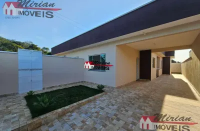 Casa à venda em Peruíbe-SP, bairro Estância São José: 2 quartos, 1 suíte, 2 banheiros, 2 vagas, 84m². Venha conferir!