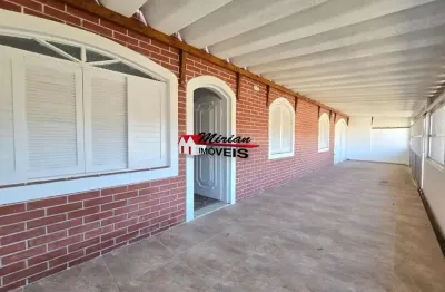 Casa para locação em peruibe-sp, bairro balneário stella maris: 3 quartos, 1 suíte, 1 sala, 2 banheiros, 2 vagas de garagem.