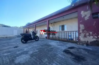 Casa térrea avarandada, 5 quartos (1 suíte), sala 2 ambientes, amplo quintal, piscina,  churrasqueira