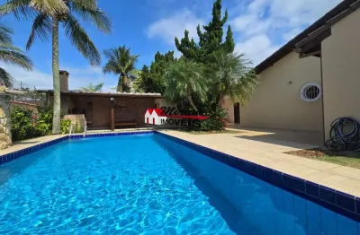 Ótima casa edificada em 2 lotes,  3 dts (1 suíte), sala 3 ambientes, edícula, sauna, espaço gourmet, piscina,  4 vagas