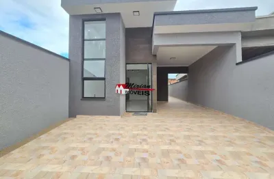 Casa à venda em peruíbe-sp: 2 quartos, 1 suíte, 1 sala, 2 banheiros, 3 vagas de garagem!