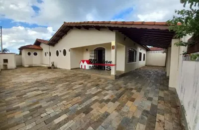 Casa 3 dormitórios, edícula, piscina, amplo quintal, bairro nobre 600mts da praia