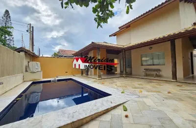 Sobrado 3 dormitórios sendo 2 suites com piscina pertinho da praia pé na areia em peruibe