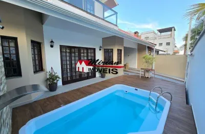 Casa sobrado  a venda em peruibe 4 quartos sendo 2 suites piscina pertinho da praia