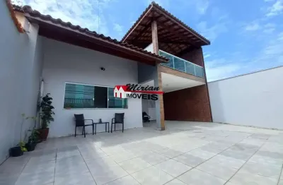 Linda casa assobradada 3 dts. (sendo  2  suítes), 2 salas, amplo quintal -  700mts da praia