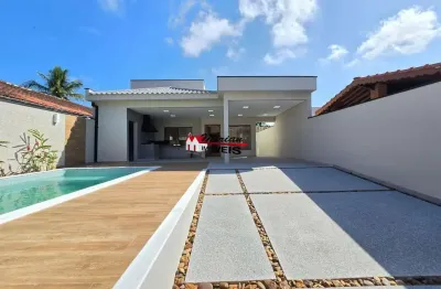 Casa à venda em peruíbe-sp: 3 quartos, 3 suítes, 2 salas, 3 banheiros, 4 vagas de garagem, 150m²!