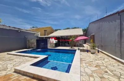 Oportunidade!!! linda casa 'mobiliada' 3 dts, ampla sala, espaço gourmet, piscina, 3 vagas - 500mts  da praia