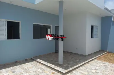 Casa a  venda em  peruíbe, 02 dormitórios, 01 vaga, apenas 400mts da praia