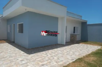 Casa (nova) 2 dts (sendo 1 suíte), amplo quintal, 3  vagas  - 400mts da  praia