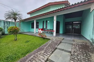 Oportunidade a 50mts da praia -  sobrado 3 dts. ampla sala, edícula, churrasqueira, 4 vagas