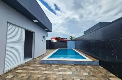 Imperdível casa à venda em peruíbe-sp  3 quartos, 1 suíte, 2 salas e 3 vagas de garagem  146m² piscina  na estância flora rica