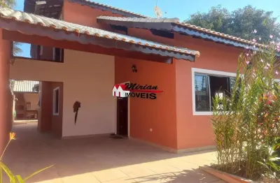 Ótima casa assobradada, 03 dts., edícula, churrasqueira, 3 vagas - 500mts da praia