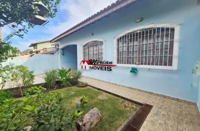 Casa com 3 dormitórios sendo 1 suíte em peruíbe a poucos metros da praia.