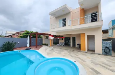 Belo sobrado com piscina próximo ao mar em bairro nobre de peruíbe