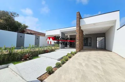 Casa terrea de alto padrão a venda em peruibe 3 quartos sendo 2 suites, piscina , 200 metros da praia