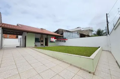 Casa terrea a venda em peruibe com lindo jardim 3 quartos sendo 1 suite com otimo acabamenteo