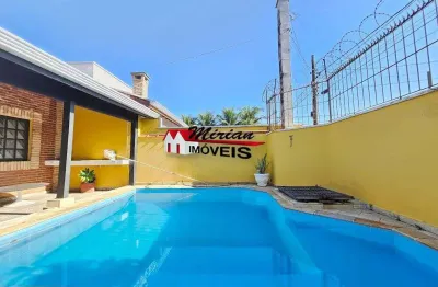 3 quartos sendo 1 suite pertinho da praia com piscina em peruibe