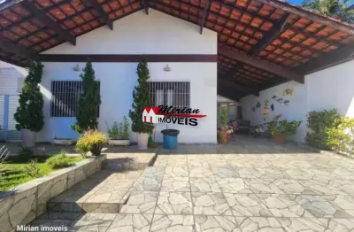 Ótima casa, 03 dormitórios, edícula, churrasqueira, amplo quintal - 150mts da praia