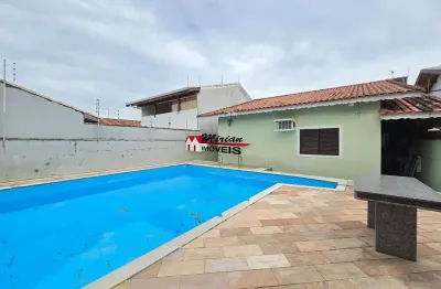 Casa térrea, 03 dormitórios, piscina, churrasqueira, 04 vagas