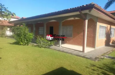 Super oportunidade!!! casa edificada em 02 lotes, 04 dts. edícula, churrasqueira - 100mts da praia