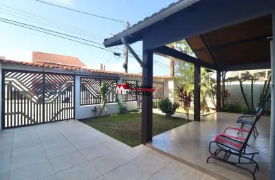 Casa com piscina localização privilegiada próximo a praia em peruibe