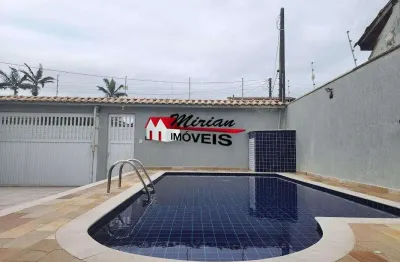 Sobrado a venda em peruibe, com 3 suites, 100 metros da praia com piscina