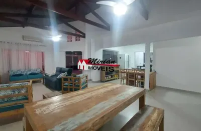 Casa a venda em peruibe  com 3 dormitorios  sendo uma edicula assobradada a 600m da praia