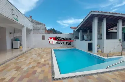 Casa a venda em peruibe, com 4 dormitórios sendo 2 suites piscina no centro de peruibe