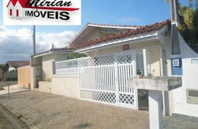Casa para venda em peruibe com ótima localização. 3 dormitórios, sendo uma suíte