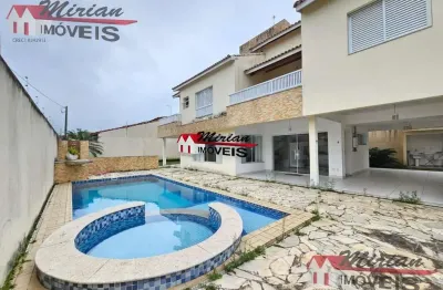 Casa com piscina para venda em Peruibe com excelente acabamento. 4 dormitórios, sendo 2 suítes, 1 sala de estar, 1 sala de jantar, cozinha, banheiro s