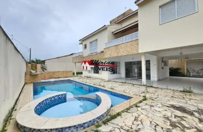 Casa com piscina para venda em peruibe com excelente acabamento. 4 dormitórios, sendo 2 suítes, 1 sala de estar, 1 sala de jantar, cozinha, banheiro s