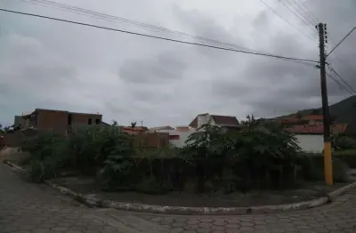 Terreno a venda no bairro centro em peruibe. linda área com 4 lotes a 100 metros do mar com área total de 1380m² e com a opção de venda individual. ag