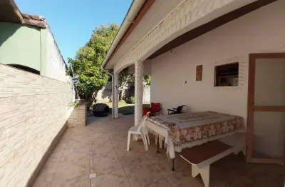 Casa com 3 quartos para alugar na giorgio callegari, 6, bairro dos prados, peruíbe, 120 m2 por r$ 2.500